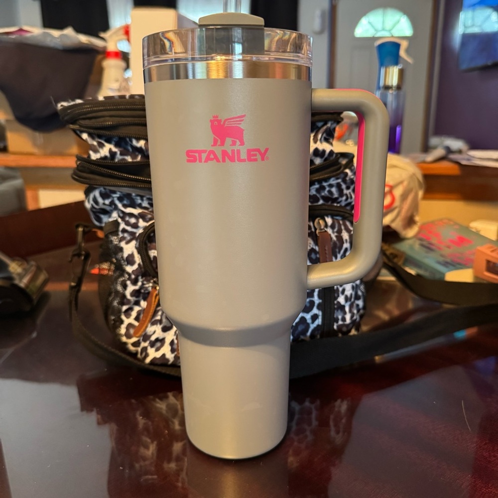 Grey Rock 40oz Stanley